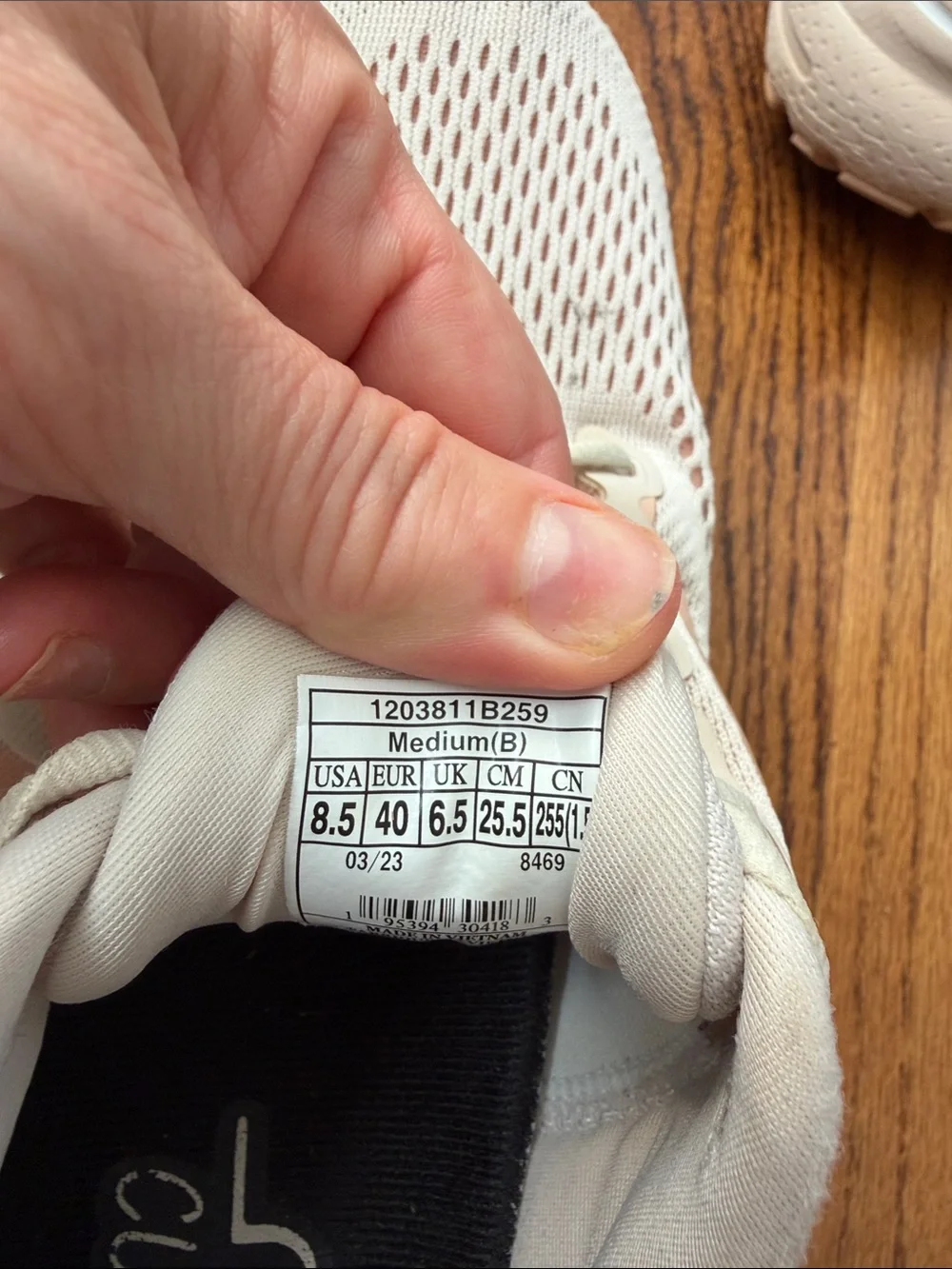 Brooks GTS 23 Women's Neutral-Run Sneakers in Pale Pink and Cream Size 8.5
